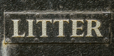 a sign that says 'LITTER' in capital letters